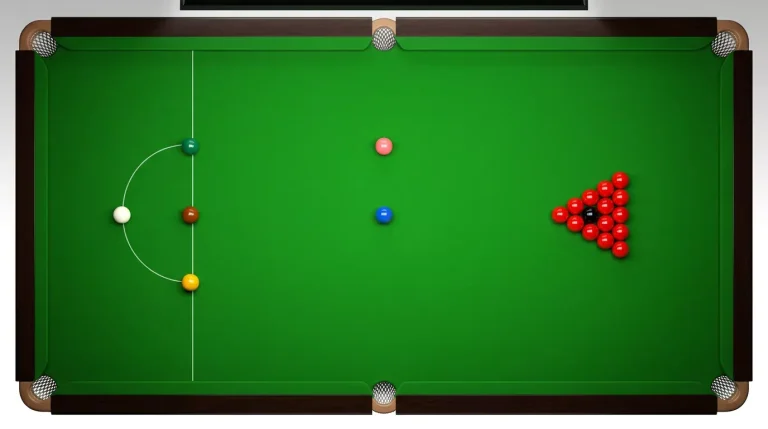 Snookertafel met de vijftien rode ballen strak opgesteld rond de zwarte bal voor de afstoot